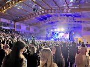 Veliki bajramski koncert Enesa Begovića u prepunoj dvorani Sjeverni logor u Mostaru
