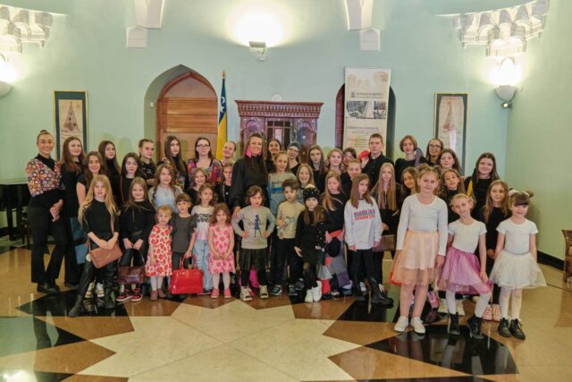 humanitarna revija za Emu Isić